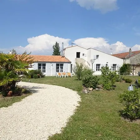 Dolus-d'oleron Sleeps 9 Pool Wifi Dolus d'Oléron
